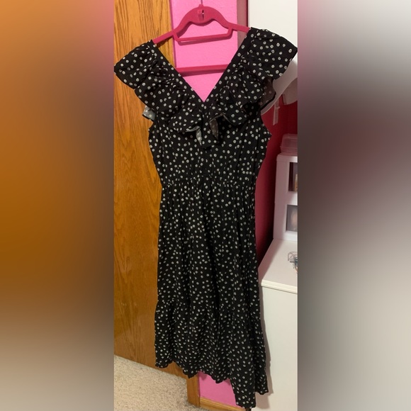 NWT. Banana Republic Ruffle Dress. Deep V Neckline. Retails $100. Size Small. - Picture 2 of 3